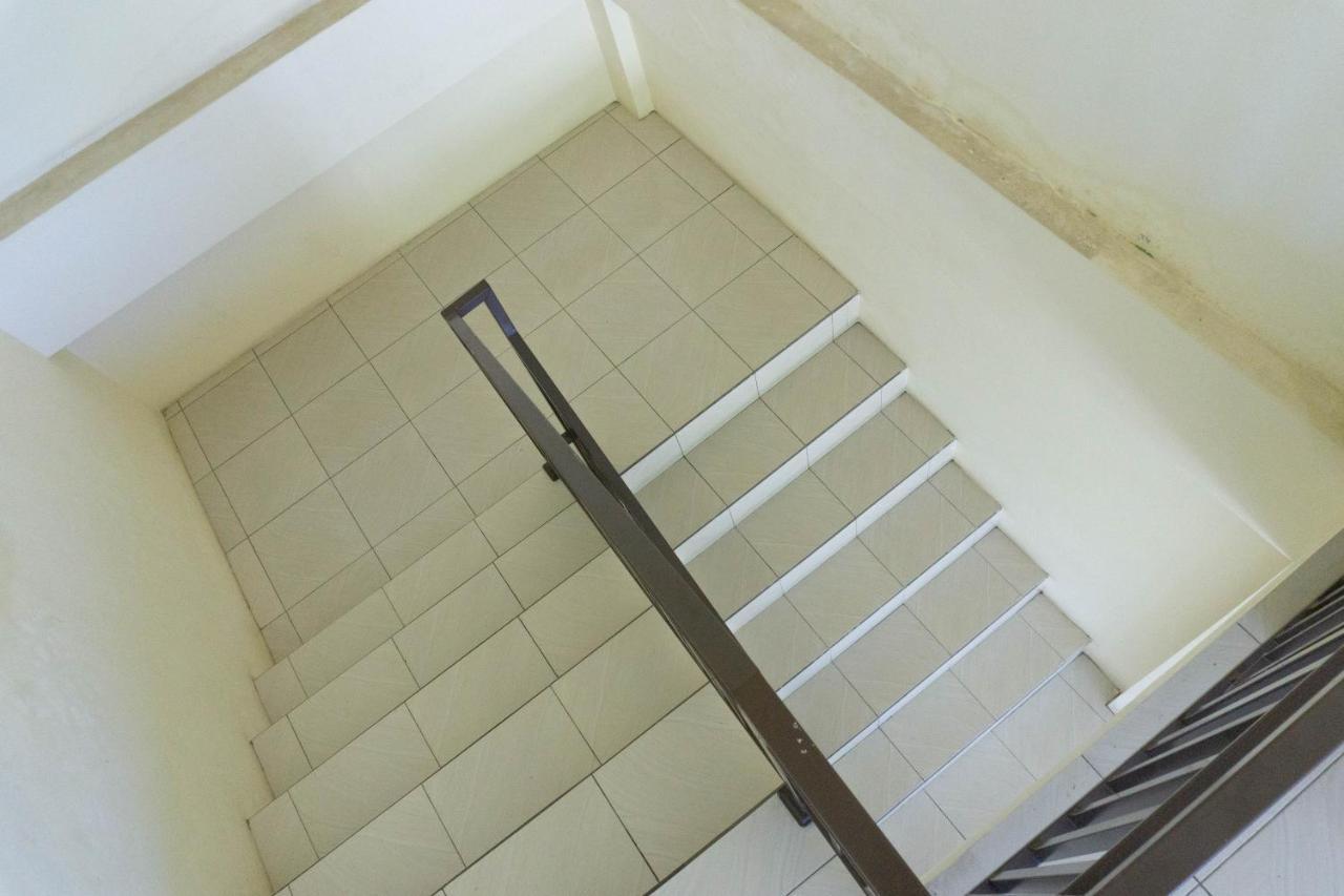 ホテルReddoorz Syariah Near Sultan Muhammad Kaharuddin Airport Sumbawa Besar エクステリア 写真