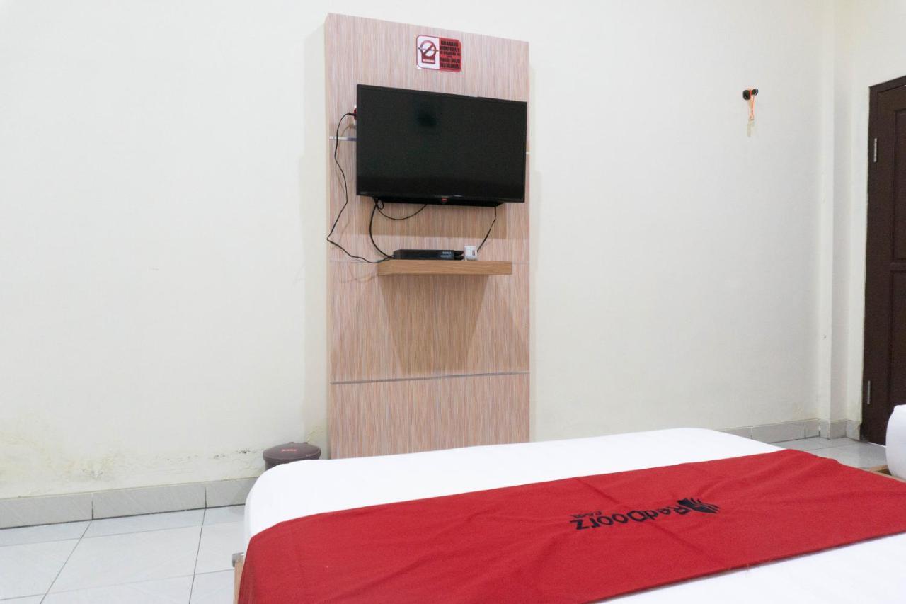 ホテルReddoorz Syariah Near Sultan Muhammad Kaharuddin Airport Sumbawa Besar エクステリア 写真
